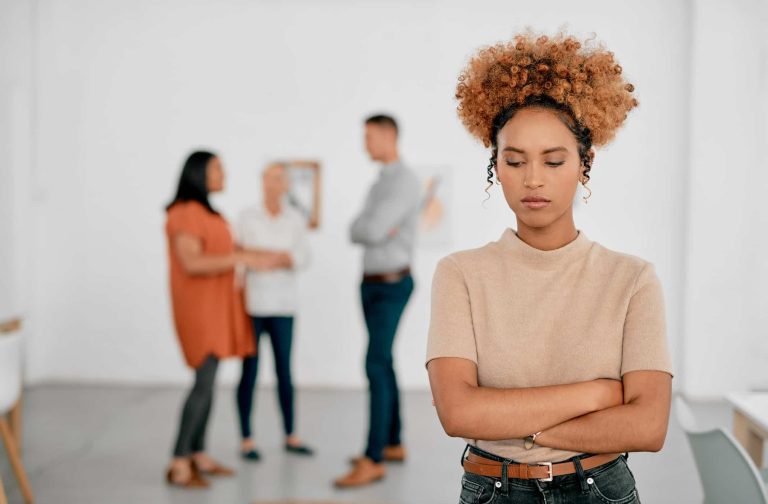 Workplaces are Experiencing Eroding Connection, Collaboration, and Alignment and Employees Lower on the Food Chain Are Falling Behind, New NovoEd Survey Says