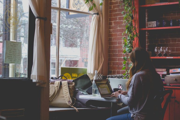 How Virtual Onboarding Beats Traditional Onboarding